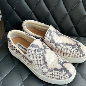Steve Madden Slip On Snakeskin Sneakers Size 8